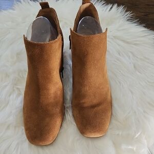 NWOT. Born Aneto Ankle Boots Sz. 9.5